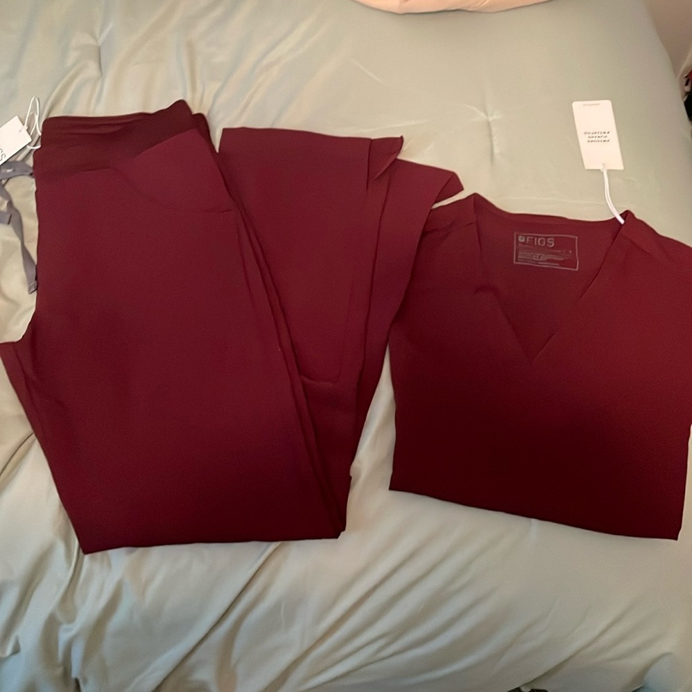 Figs scrubs size S never worn with tags